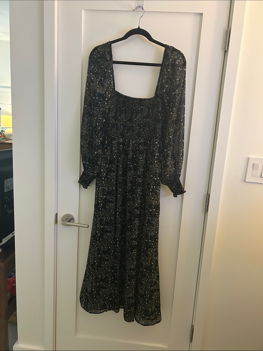 Women's Black Floral Square-Neck Long Sleeve Midi Dress